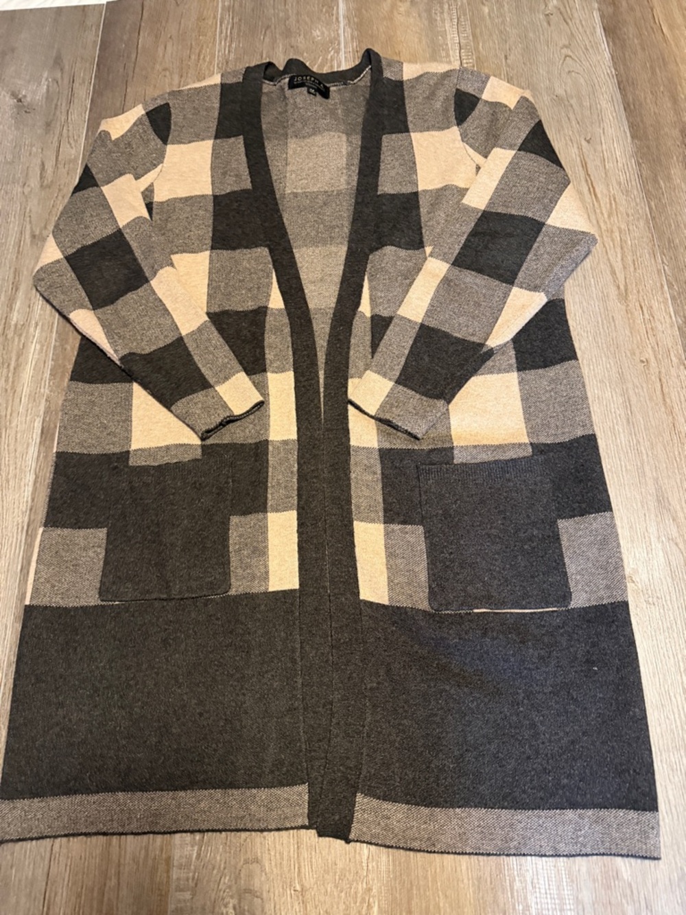 Joseph A. Heathered Beige and Charcoal Knit Cardigan